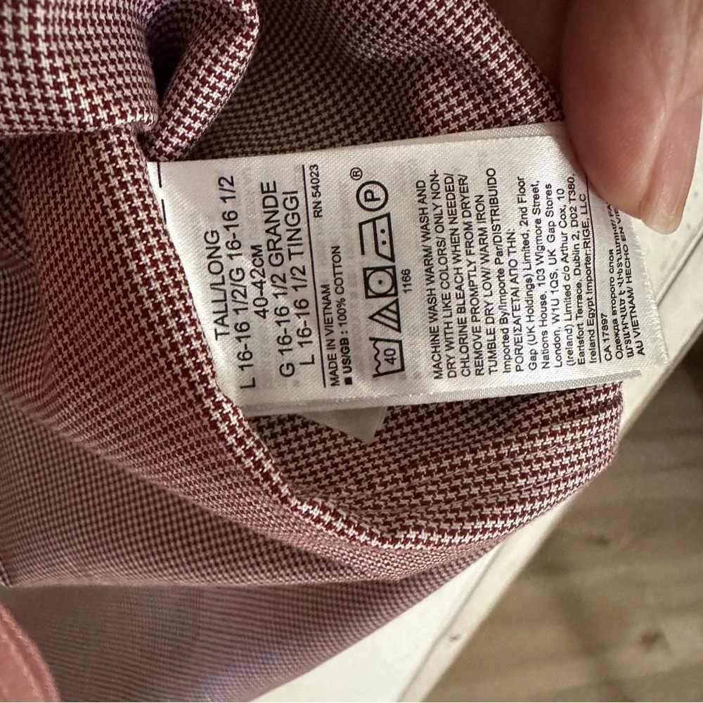 Banana Republic Men's Dress Shirt‎ Non-Iron Burgundy Red Checked Button Down LT